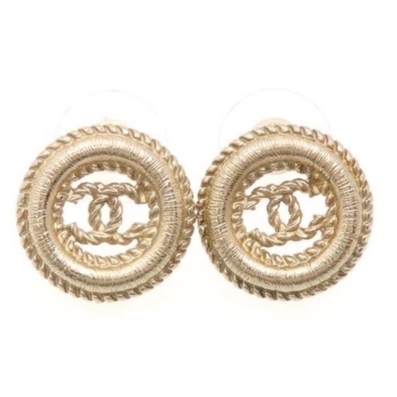 🌼 🏖️☀️SUMMER SALE☀️🏖️ Chanel CC Caged Earrings in GHW - Picture 2 of 7